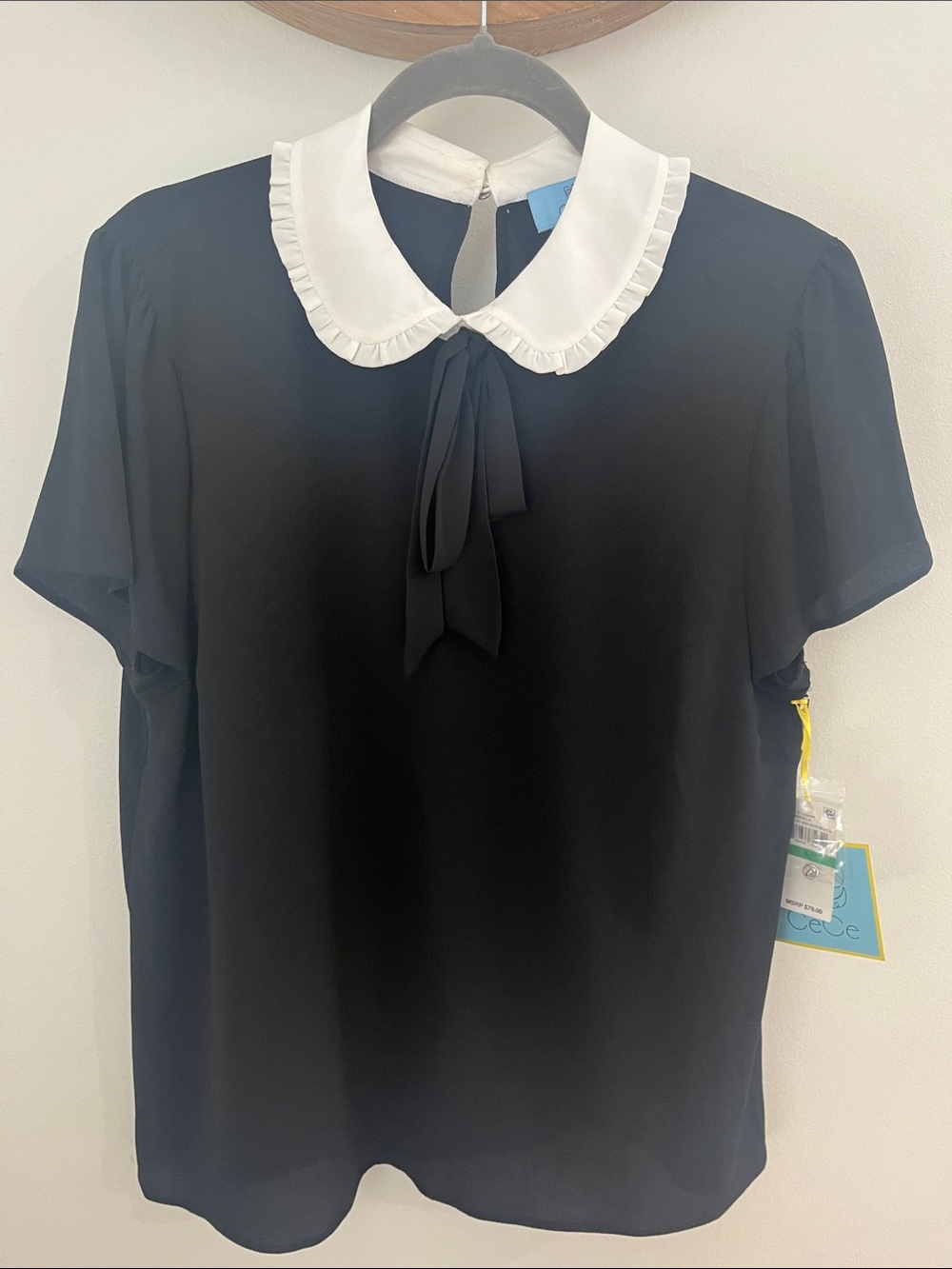 CeCe Black Short-Sleeve Blouse with White Ruffled Peter Pan Collar Women’s L NWT